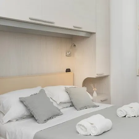 Guest house Andenis Luxury House *